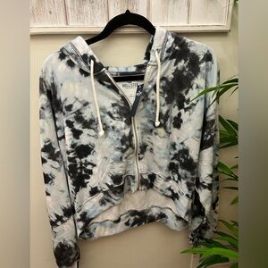 Hollister, Loose Fitting, Hoodie, Cropped in Front, Size Large, NWT
